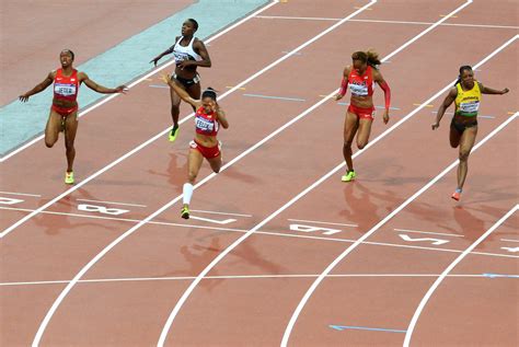 Die langläuferin marit björgen, die leichtathletinnen heike drechsler, christina schwanitz und allyson felix, die. Allyson Felix takes the Gold ahead of Shelly-Ann Fraser-Pr ...