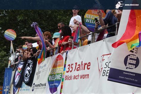 Another weekend, another explosion of rainbows in berlin schöneberg. CSD Berlin 2016: Bilderserie