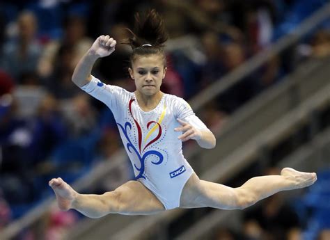 Larisa iordache (born june 19 in bucharest, romania) is an artistic gymnast. Diana Bulimar S-a Dat Accidentată Ca Să Participe Larisa ...