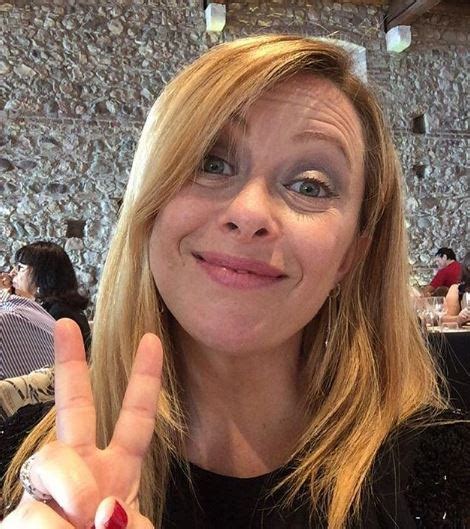 Giorgia meloni, leader di fratelli d'italia, si esprime così dopo il varo del decreto sostegno 2021 e lo scrive giorgia meloni, leader di fratelli d'italia, su facebook. Chi è Giorgia Meloni: Età, Altezza, Peso, Instagam ...