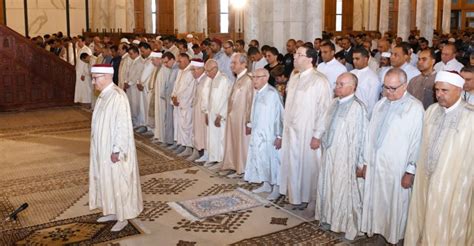 ٥ مكانة عيد الفِطْر في نفوس المسلمين. صلاة عيد الفطر المبارك بجامع مالك ابن أنس بقرطاج - Radio ...