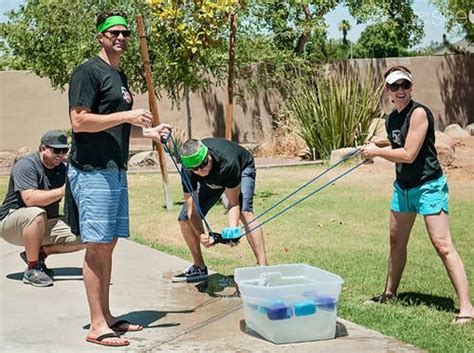 Transforma el clásico juego de las escondidas en la caza del pavo en una fiesta al aire libre. Cumples muy especiales: Ideas de juegos para fiestas de ...