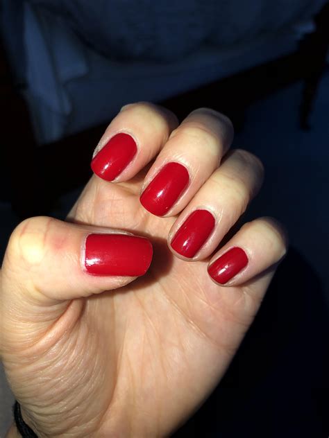 They offer a variety of beautiful colors that are formulated for a long lasting and flawless finish. Opi big Apple red : lacqueristas