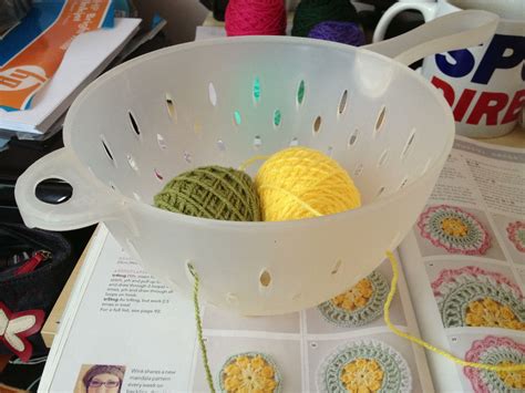 Begin by tying a double knot around the end of the rope using your first yarn color, leaving the rope attached to the spool. Yarn bowl improvising !!! | Yarn bowl, Bowl, Crafts