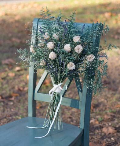 How much do wedding flowers typically cost? How Much Do Wedding Flowers Cost in 2019? Definitive Guide