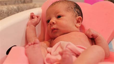 Plain water is best for your baby's skin in the first month. Newborn Baby's First Bath - Ebaby.com Videos | Babys first ...