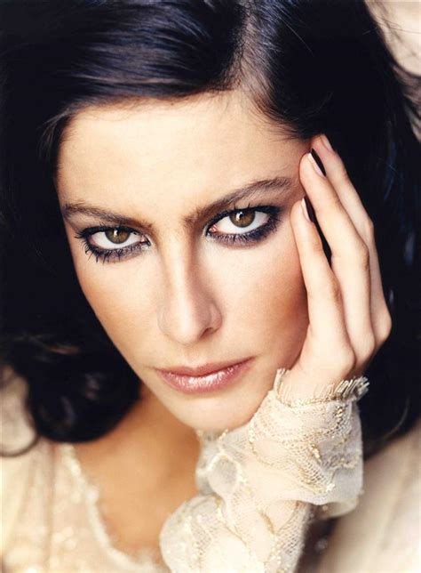 D'abord étudiante à la fémis, elle intègre le cnsad, prestigieux conservatoire. Anna Mouglalis- Fiche Artiste - Artiste interprète,Auteur ...