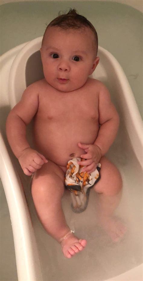 Very young babies don't know that they really have to take baths every once in a while so that they don't turn into really stinky babies! Bath time baby : babies