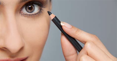 The pen can either have a liquid formula or a. How to Apply Eyeliner - Step-by-Step Tips for Liquid and Pencil Eyeliner | Southern Living