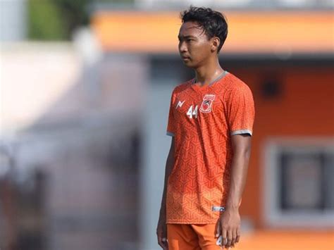 Laura basuki kembali menunjukkan kemampuan aktingnya lewat film the. Nurdiansyah Kembali ke Borneo FC, Farid: Si Anak Hilang ...