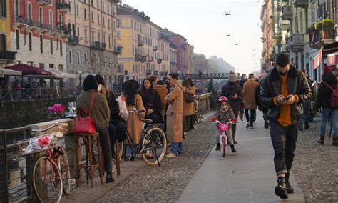 I negozi in zona arancione sono aperti fino alle 21. Lombardia e Lazio passano in zona gialla. Cosa si può fare ...