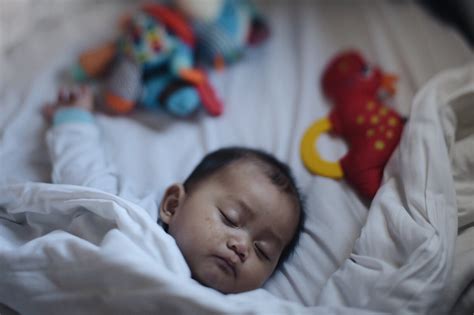 Sleeping baby in a safe cot next to the parents' bed for the first 6 to 12 months reduces the risk of sudden unexpected death in infancy, including sids, as sharing a bed with a baby for sleep has led to the deaths of some babies. Does Bathing a Baby at Night Help Them Sleep Better ...