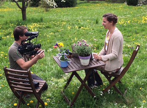 Das garten fräulein sät nicht nur gerne selbst aus und buddelt in ihrem beet, sie schreibt auch bücher! Behind the scenes - Garten Fräulein - Der Garten Blog