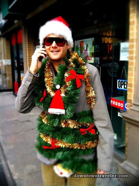 Easy diy christmas tree costume ctimg net si. 31 DIY Costume Ideas To Rock For SantaCon | Christmas tree costume diy, Tree costume, Christmas ...