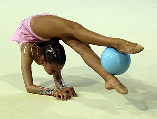 .ginástica artística movimentos principais é uma modalidade de ginástica onde os atletas realizam um conjunto de exercícios em aparelhos oficiais. Ginástica Olímpica