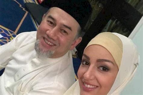 The 15th king of malaysia, sultan muhammad v, has resigned from the throne after two years, with rumours swirling about a russian beauty queen bride. 49-Year-Old Malaysian King Sultan Muhammad V Resigns After ...