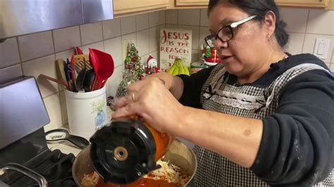 En las fotos de las recetas de cocina, suelen aparecer pollos jugosos y dorados, pero a la hora de llevarlas a la. Como Cocinar Tamales De Pollo Con Verduras - YouTube