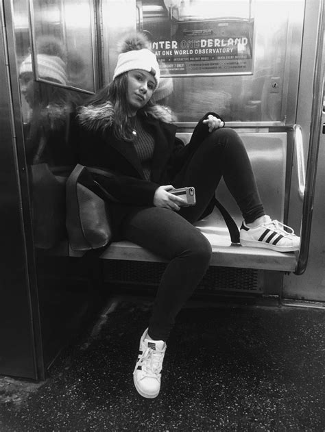 Selfie tomboy a la aprilia santini, atlet voli sea games 2015. Pin by harper on nyc girls trip | Nyc girl, Girls trip, Mirror selfie