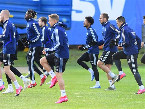 The official merchandise store for hsv. Video vom HSV-Training: Zwei Spieler müssen um ihren ...