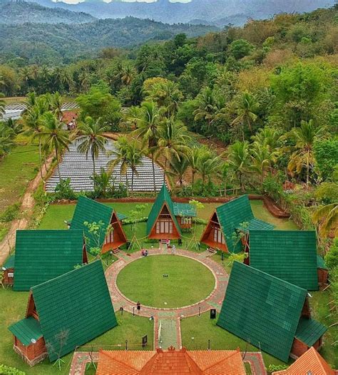 Magelang adalah salah satu kabupaten di jawa tengah yang berbatasan langsung dengan daerah istimewa yogyakarta. VW Tour Borobudur Explore Balkondes Borobudur | 089 563 ...