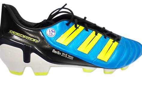 0:19 arnold473 23 765 просмотров. Manuel Neuers Schuhe aus dem Pokalfinale 2011