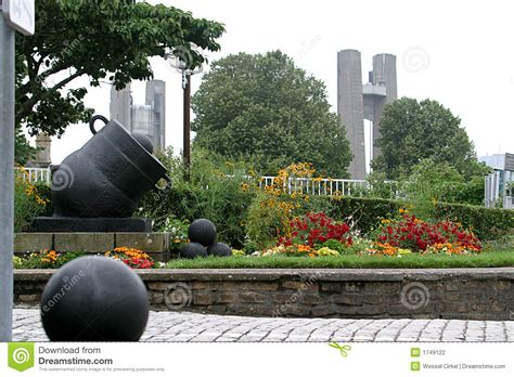 Die stadt brest ist eine historische stätte vieler kulturen. Kanonenkugeln Und Eine Kanone In Der Stadt Von Brest ...