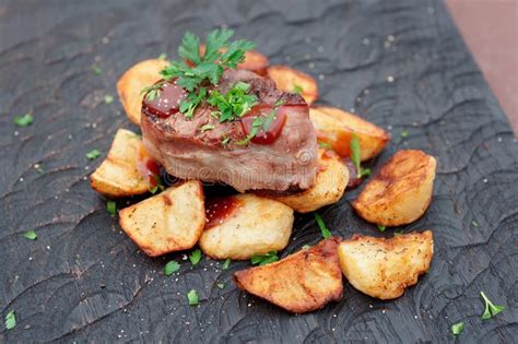 It only takes about 45 minutes to make! Tenderloin Steak And Fried Potatoes With Bbq Sauce And ...