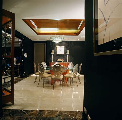 Charming dining room illuminated by a round candle chandelier that hung from the stylish tray ceiling. Dining rooms from the Orient