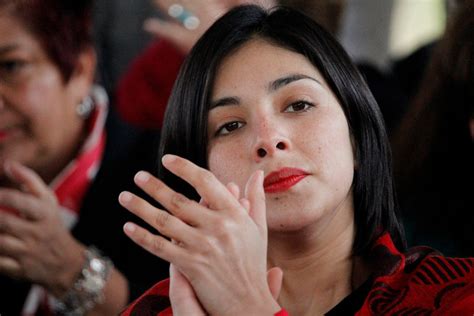 Karol cariola oliva was born in santiago, chile in 1987, and she was elected general secretary of the communist party of chile 's youth in 2011 amid the student protests. Desconocida faceta de Karol Cariola sorprendió a sus ...