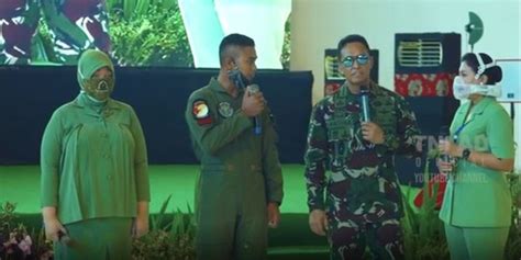 Jun 16, 2021 · yang jelas siapapun yang terpilih harus bisa bekerja sama dan mengikuti pace kerja presiden kita yang selalu kerja cepat, ujar farah, kepada wartawan, selasa (15/6/2021), dilansir tribunnews. Ke Jenderal Andika, Istri Prajurit TNI Bilang 'Tak Cuma ...