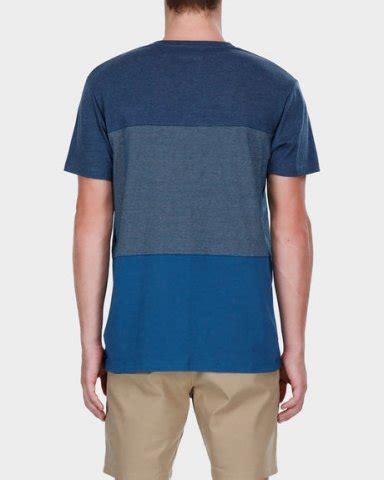 Mumpung masih ada waktu, yuk coba ulik inspirasi model baju pesta terbaru berikut ini, yang pastinya memiliki kesan berbeda dari biasa. 10 Gaya Keren Baju 3 Warna Tone Terbaru untuk Kamu di 2018