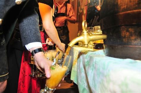 Jun 21, 2021 · wenn eine partei mit etwa 80 eingetragenen mitgliedern zum landesparteitag lädt, kann es familiär werden. Party - HUBERTUSHÖHE - BOCKBIERGAUDI am Kirchweihmontag ...