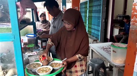 Makan tengahari di restoran tempatan. Sarapan Pagi Di Warung Bubur Jakarta Bu Iin Di Sintang ...