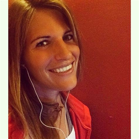 Schwarzer stuhlgang kann verschiedene ursachen haben. Picture of Viktoria Schwarz