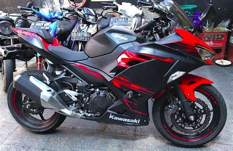 Video yang diupload oleh biker indonesia yang bernama. Kawasaki Ninja 250 Top Speed - Modern Moto Magazine