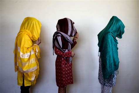 Комплекс мер, принятых исламистской организацией талибан в период своего правления в афганистане, направленный на ограничение женских прав. Афганистан — октябрь 2009 (Часть 1)