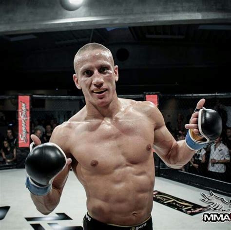 Jeg har drevet med kamsport siden jeg var liten. Herjer MMA - Økt nr 3