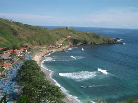 Salah satu destinasi pantai di kabupatan kebumen kecamatan puring, baru dilakukan renovasi, remonded nih 21 Pantai Terindah di Kebumen 🏖️ yang Murah Wajib Dikunjungi!