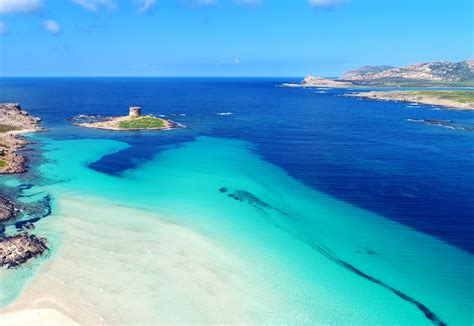 Die schönsten orte & strände | urlaubstracker. Am Strand von La Pelosa auf Sardinien wird bald Eintritt ...