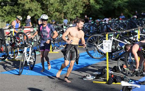 Triathletes compete for fastest overall completion time, racing each segment sequentially with the time transitioning between the disciplines included. Tous les résultats du triathlon de Baudreix - La ...