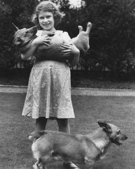 Her birthday presents included a diamond bracelet and silk stockings. Heartwarming Vintage Photos Of Queen Elizabeth II And Her ...