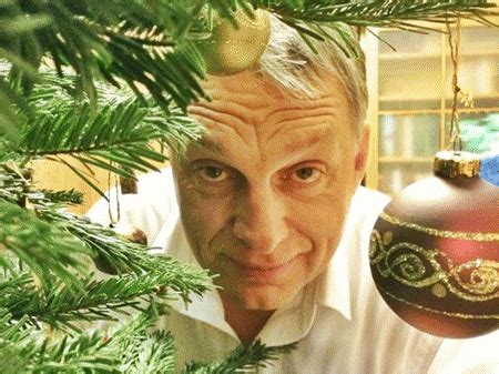 Egy jó szót, ötvenes táblát, tokaji bort vagy éppen cigarettát? Orbán Viktor, a karácsonyi múzsa | 24.hu
