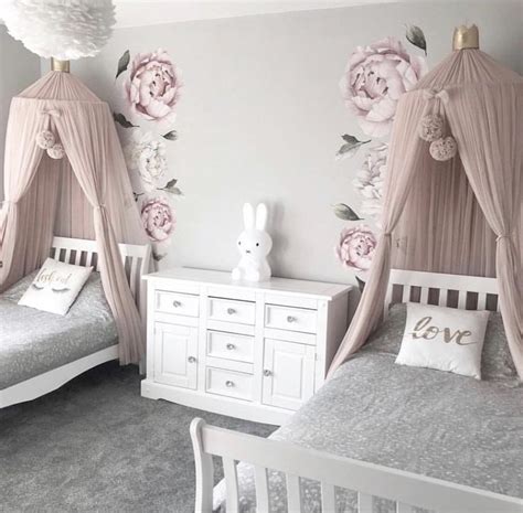 Once we hear the term canopy bed, what comes to our mind are either elegant bedrooms or bedrooms for little princesses. Dreamy Canopy - Champagne - Tutu Irresistible Boutique ...