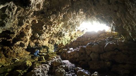 沖(おき)縄(なわ) • (okinawa) ←おきなは (okinafa)? 記憶の風景 戦後70年 遺骨捜しふるうツルハシ 沖縄・糸満市の壕 ...