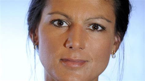 Sahra wagenknecht — saltar a navegación, búsqueda sahra wagenknecht sahra wagenknecht niemeyer (nació el 16 de julio de 1969 en jena) es una política alemana. sahra wagenknecht nackt - woodenbild :)