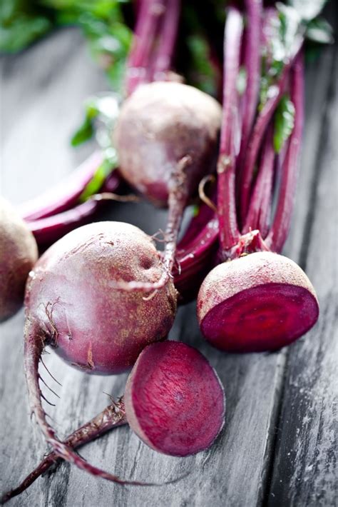 Ecco quali sono gli alimenti che aiutano a ridurre il gonfiore, con una bella sorpresa. Pancia gonfia: quali sono i cibi che ci aiutano a stare meglio