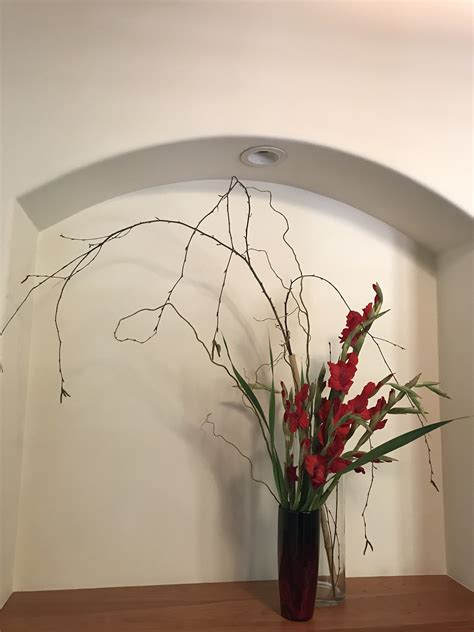 Free style/ Gladiolus, Curly Willow, Birch | Ikebana ...