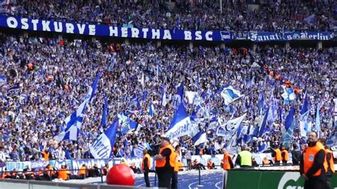 Vor spielbeginnnachdem die hertha ihre letzte begegnung bestritten hatte, stand die alte dame noch. Hertha BSC - Nie mehr Zweite Liga , Video 03 ( OSTKURVE ...