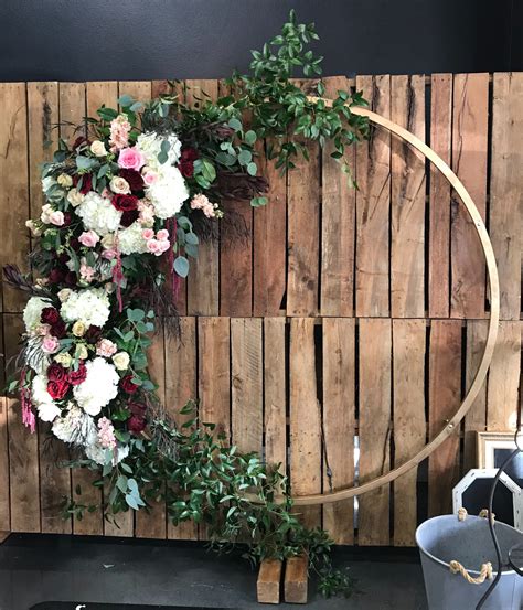 20 or 30 cm large metal ring. Pallet wall, gold ring, and floral by A1 www.a1wedding.com ...