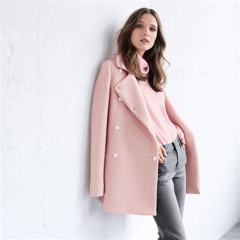 Style féminin masculin en tailleur de coupe garçonne et baskets. Manteau Hiver 2016 : On craque pour ce beau manteau rose ...